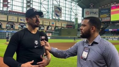 Pablo López fue entrevistado por Juan Gutiérrez en Minute Maid Park