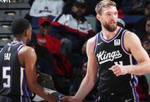 Domantas Sabonis (derecha) fue la bujía de Kings de Sacramento