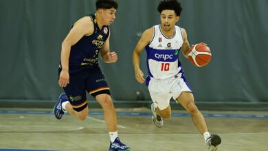Deiker Salcedo (derecha) jugará el Play-In con Universidad Católica