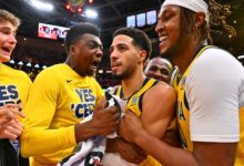 Tyrese Haliburton (centro) fue el héroe de Pacers de Indiana en el duelp contra Cavaliers de Cleveland