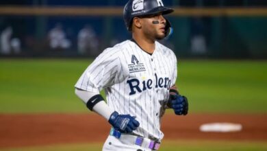 Ángel Reyes pertenece a Rieleros de Aguascalientes en México
