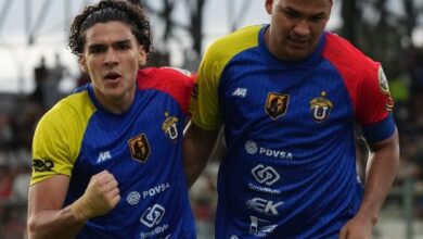 Sammuel Sosa (derecha) marcó la diferencia a favor de UCV frente a Barquisimeto SC