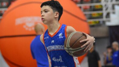 Jóvenes participan en el Trotamundos Academy, campamento de baloncesto