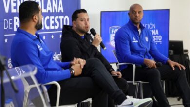 Hanthony Coello (centro), presidente de la FVB, habló de los compromisos de Venezuela
