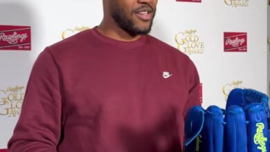 Maikel García se emocionó con su nuevo guante de la empresa Rawilings