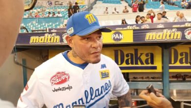 Yadier Molina dialogó con los medios de comunicación en el estadio José Bernardo Pérez de Valencia