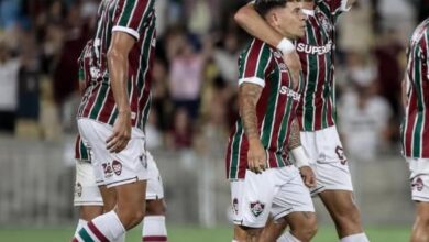 Yeferson Soteldo (quien es señalado en la foto) colaboró con la felpa de Fluminense sobre Sao Paulo