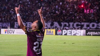 Yohandry Orozco anotó uno de los goles del Carabobo FC en su triunfo 2-0 sobre Caracas FC