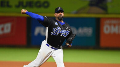 César Valdez lanzó en la presente temporada con Tigres de Licey en la LIDOM