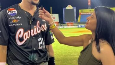 Hernán Pérez, JMV del encuentro para Caribes, conversó son Isamar "Isa" Yánez en el estadio José Bernardo Pérez de Valencia