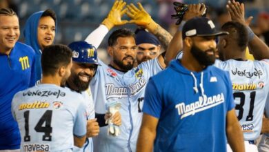 Luis Sardiñas (centro) fue el héroe de Navegantes del Magallanes en la velada valenciana