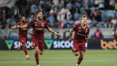 Yeferson Soteldo (derecha) fue la figura de Fluminense frente a Gremio