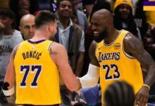Luka Doncic (izquierda) y LeBron James (derecha) se robaron el show paa Lakers de Los Ángeles