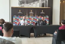 Lucas Bruera (izquierda) y Daniel Farías (derecha) fungen como portero y entrenadr del Carabobo FC, respectivamente