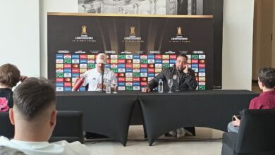 Lucas Bruera (izquierda) y Daniel Farías (derecha) fungen como portero y entrenadr del Carabobo FC, respectivamente