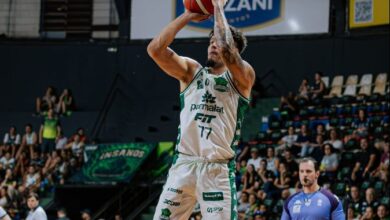 José Materán lanzó un triple a larga distancia