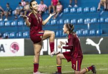 Génesis Hernández (izquierda) marcó un gol para Venezuela frente a Colombia