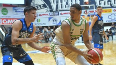 Ányelo Cisneros (derecha) es jugador de Gimnasia de Comodoro