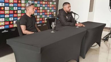 Edson Tortolero Jr. (izquierda) y Daniel Farías (derecha), jugador y entrenador del Carabobo FC, respectivamente, ofrecieron una rueda de prensa en Valencia