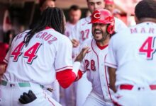 Eugenio Suárez (centro) fue el héroe de Rojos de Cincinnati