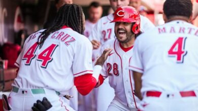 Eugenio Suárez (centro) fue el héroe de Rojos de Cincinnati