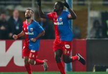 Jan Hurtado (derecha) se estrenó como goleador de Volos