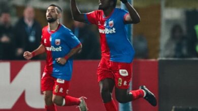 Jan Hurtado (derecha) se estrenó como goleador de Volos