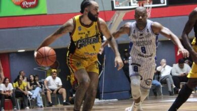 Jesse Zarzuela (izquierda) fue la figura de TGaiteros del Zulia frente a Trotamundos de Carabobo