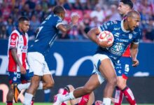 José Salomón Rondón (derecha y con el balón) le dio un empate a Pachuca ante San Luis