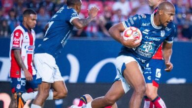 José Salomón Rondón (derecha y con el balón) le dio un empate a Pachuca ante San Luis