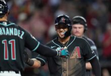 Ildemaro Vargas (derecha) fue la figura de Cascabeles de Arizona en el encuentro contra Chicago