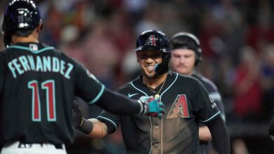 Ildemaro Vargas (derecha) fue la figura de Cascabeles de Arizona en el encuentro contra Chicago