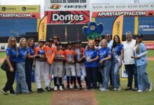 La Fundación Magallanes entregó implementos a los pequeños beisbolistas