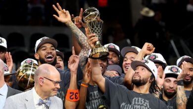 Kniclks de Nueva York alzó su primer trofeo en 53 años en Sanbn Antonio