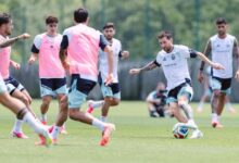 Lionel Messi (derecha) prioriza el trabajo en equipo