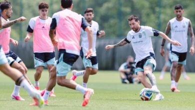 Lionel Messi (derecha) prioriza el trabajo en equipo