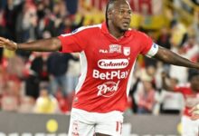 Hugo Rodallega anotó uno de los goles de Independiente Santa Fe sobre Caracas FC