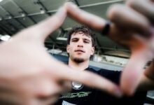 Primer plano del jugador Luis Balbo con el uniforme del Sturm Graz.