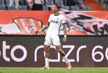 Jhonder Cádiz marcó doblete y lideró en China la goleada del Wuhan Three Towns 5x1 sobre el Qingdao Hainiu.