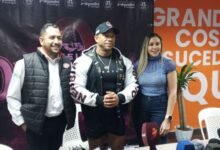Víctor Ramírez (centro) es un fisicoculturista venezolano que reside en Costa Rica