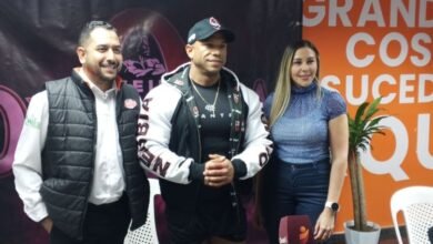 Víctor Ramírez (centro) es un fisicoculturista venezolano que reside en Costa Rica