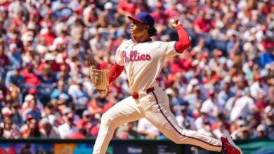 Jesús Luzsrdo se ganó el aplauso del público en el Citizens Bank Park, tras pintar de blanco a Bravos de Atlanta