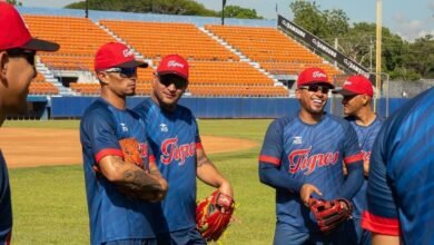 Gorkys Hernández (izquierda) se reportó a Tigres de Aragua, que entrena en Maracay