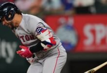 Willson Contreras salió del terreno tras ser golpeado