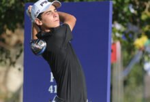 • El golfista chileno Joaquín Niemann realiza un swing durante el Campeonato Sudamericano Juvenil de Golf 2016 en el Lagunita Country Club de Caracas.